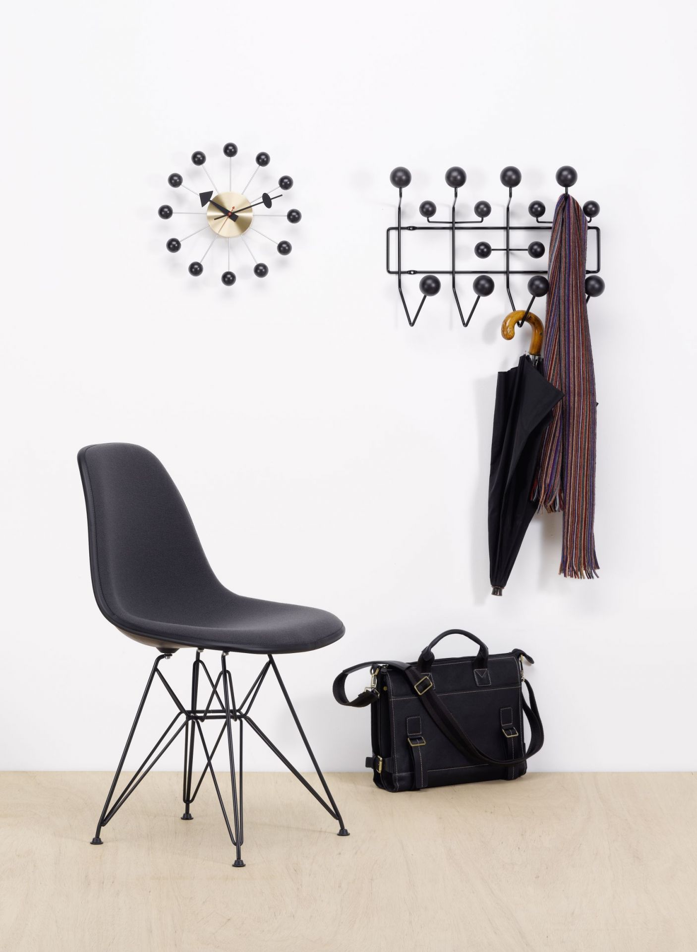 Eames Hang it all Garderobe Esche schwarz Vitra