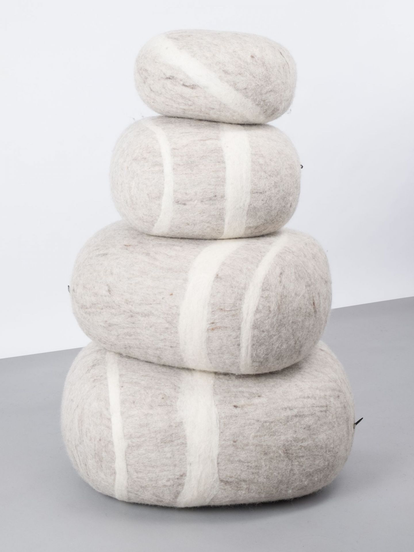 Filz Kieselstein Hocker 3XL Béla myfelt