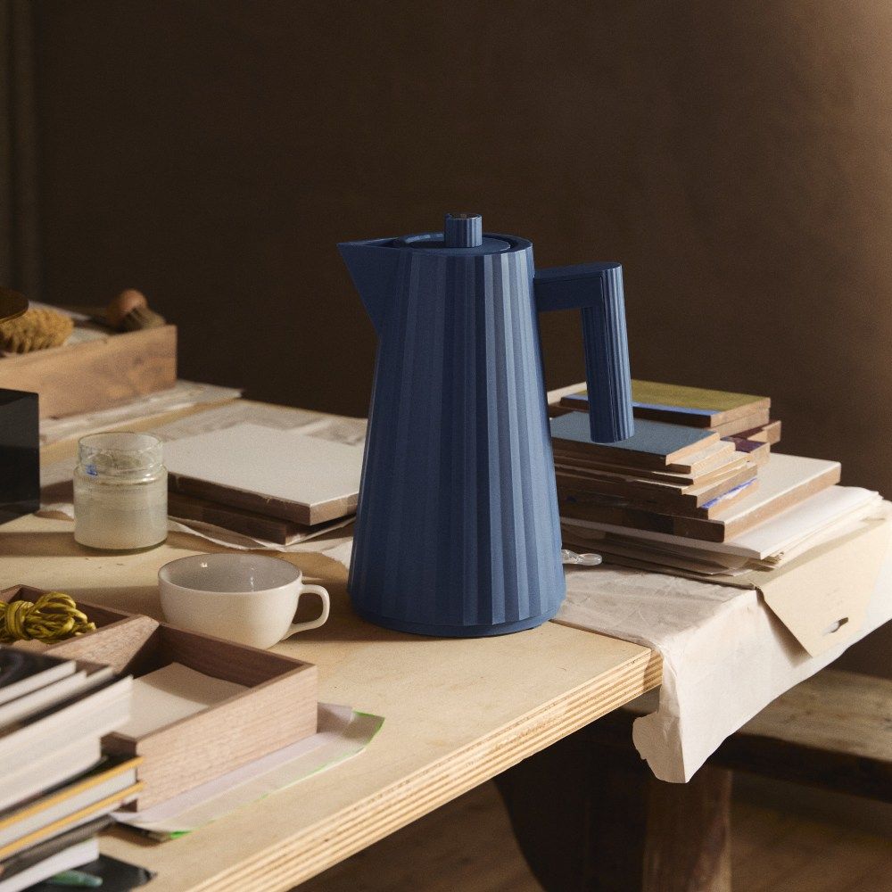 MDL06 Plissé Wasserkocher Alessi Blau