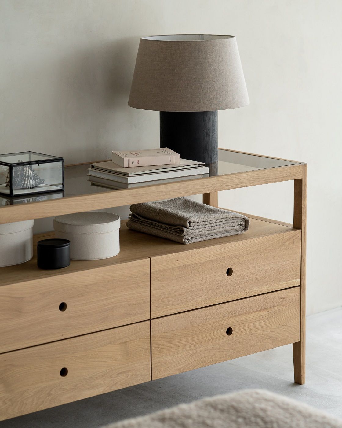 Spindle Kommode mit 4 Schubladen Eiche Ethnicraft