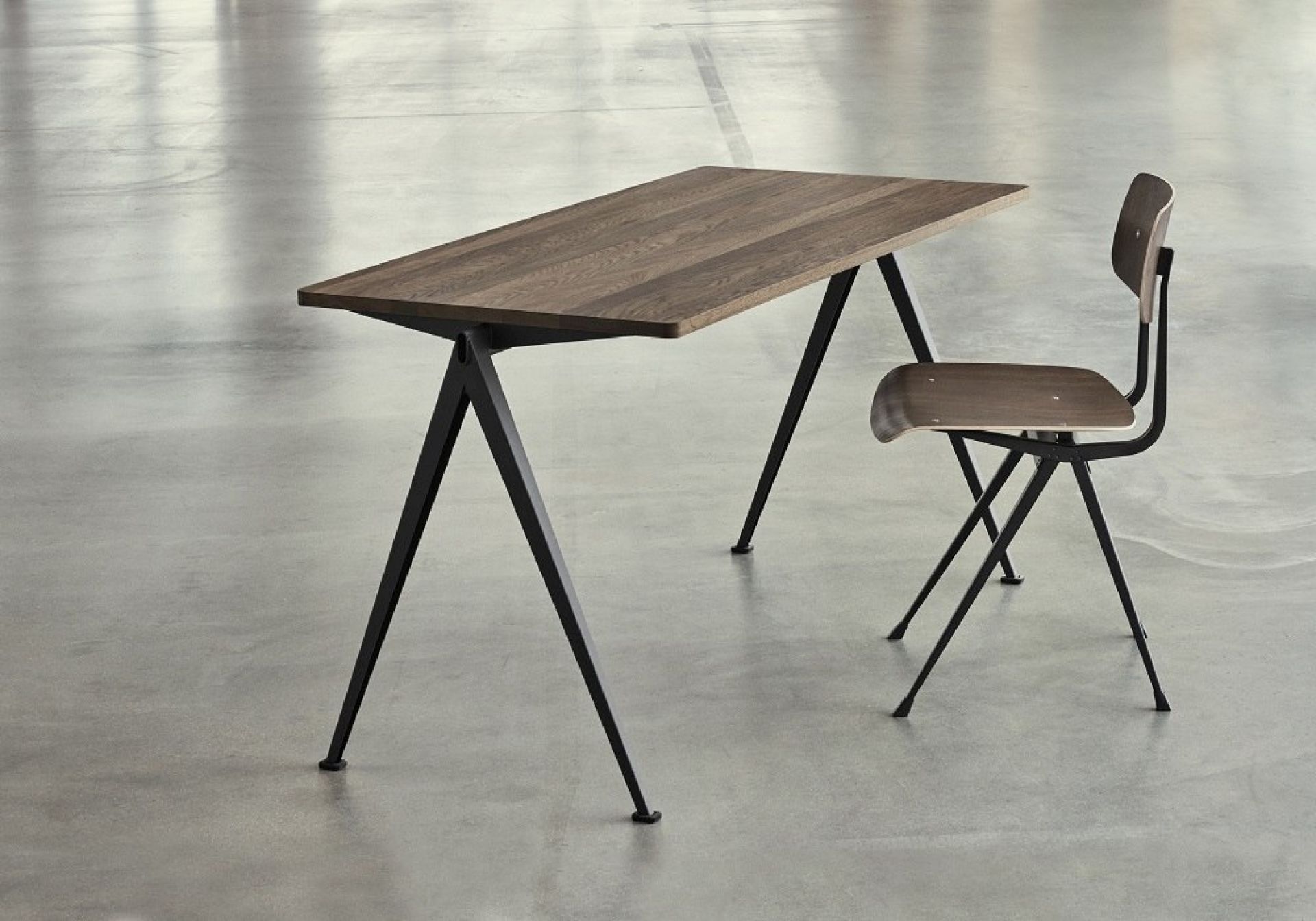 Pyramid Table 01 Tisch / Sekretär Hay