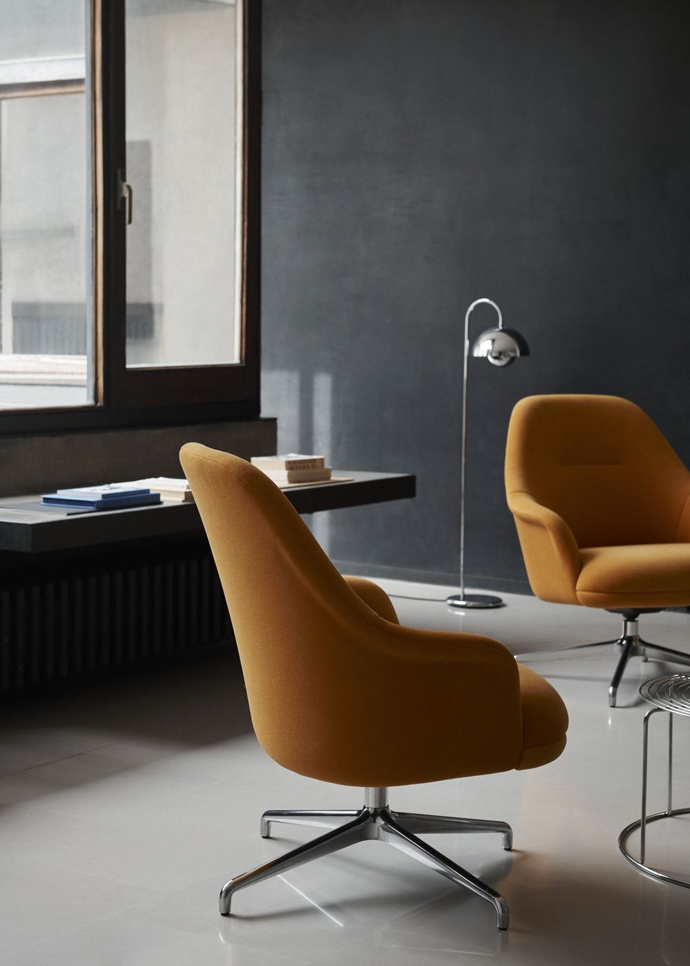 Rely HW139 Lounge Chair Sessel AndTradition