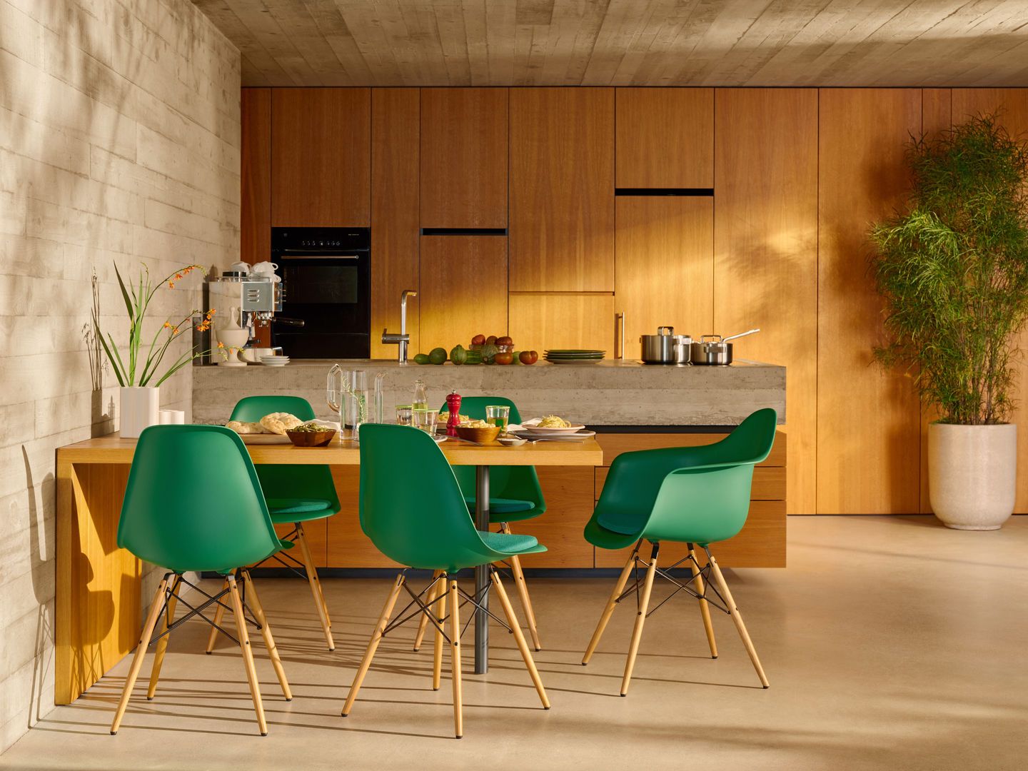 Eames Plastic Side Chair DSW Stuhl mit Sitzpolster Vitra
