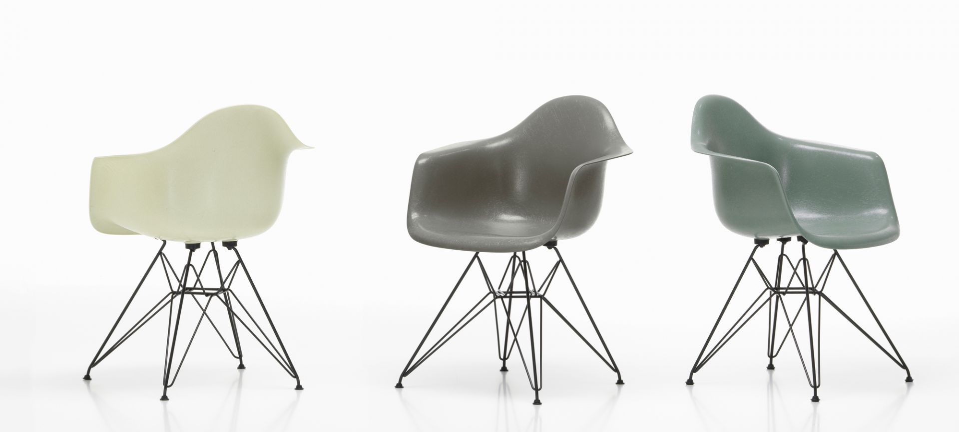 Eames Fiberglass Arm Chair DAR Stuhl Vitra