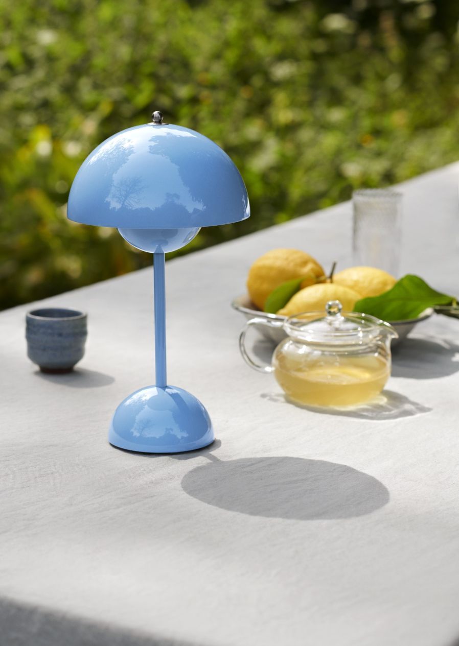 Flowerpot VP9 Portable Akkuleuchte / Tischleuchte mit USB AndTradition Swim blue