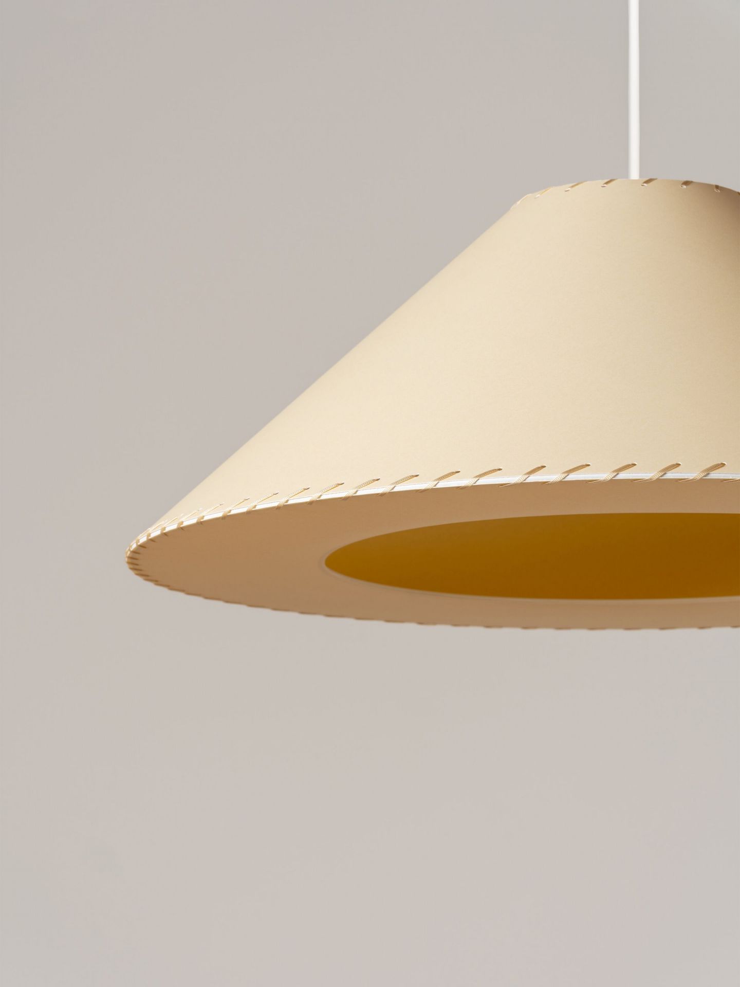 Sísísí cónicas planas MT5 Pendelleuchte Ø64cm beige Santa & Cole