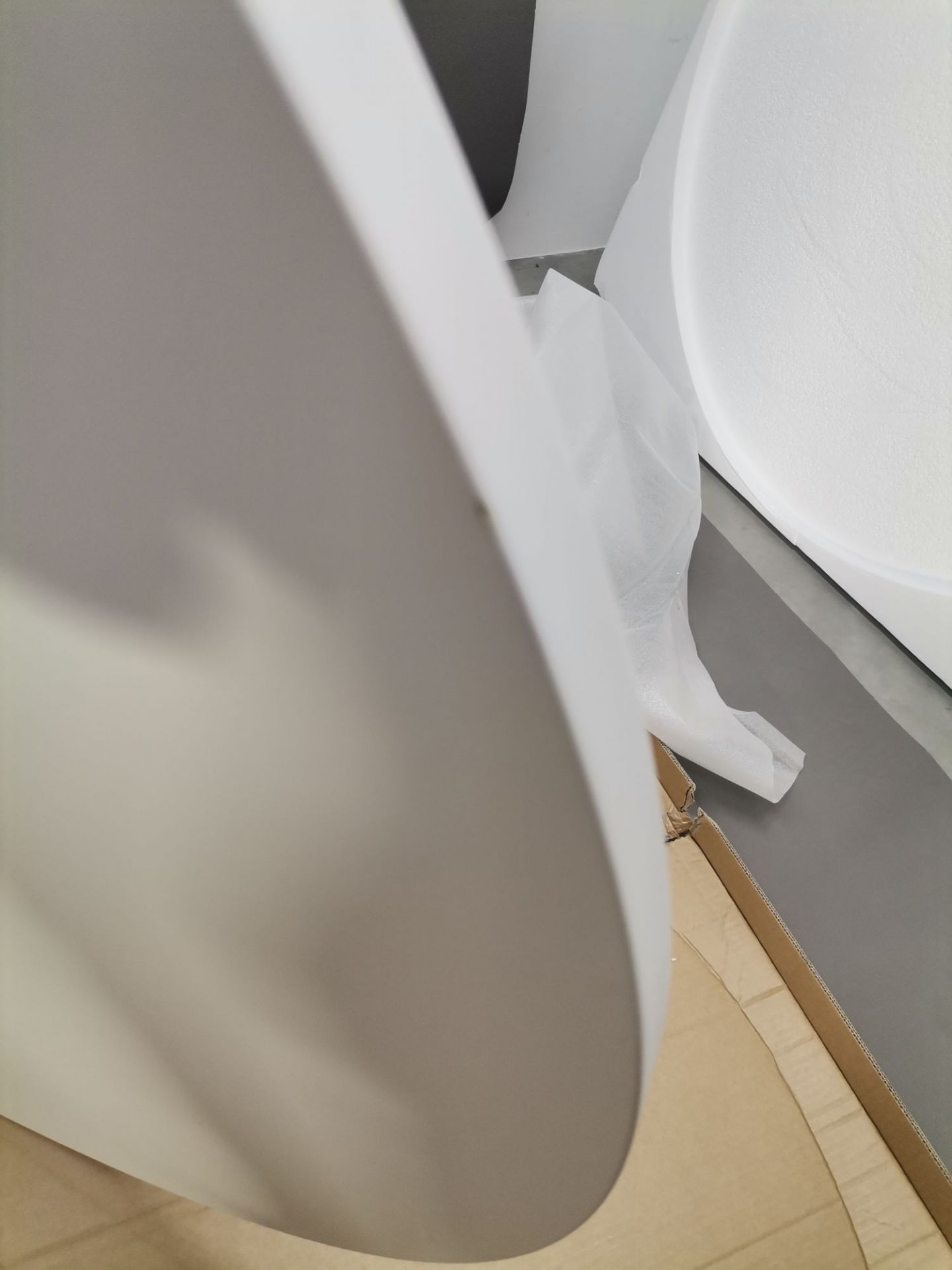 Tavolo XZ3 Tisch rund GESTELL SCHWARZ / PLATTE MDF WEISS LACKIERT Magis MÄNGELEXEMPLAR