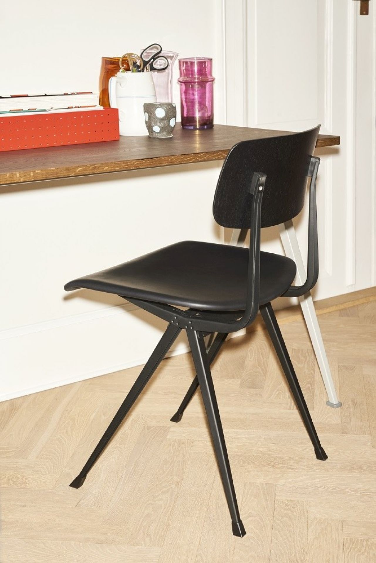 Pyramid Table 01 Tisch / Sekretär Hay