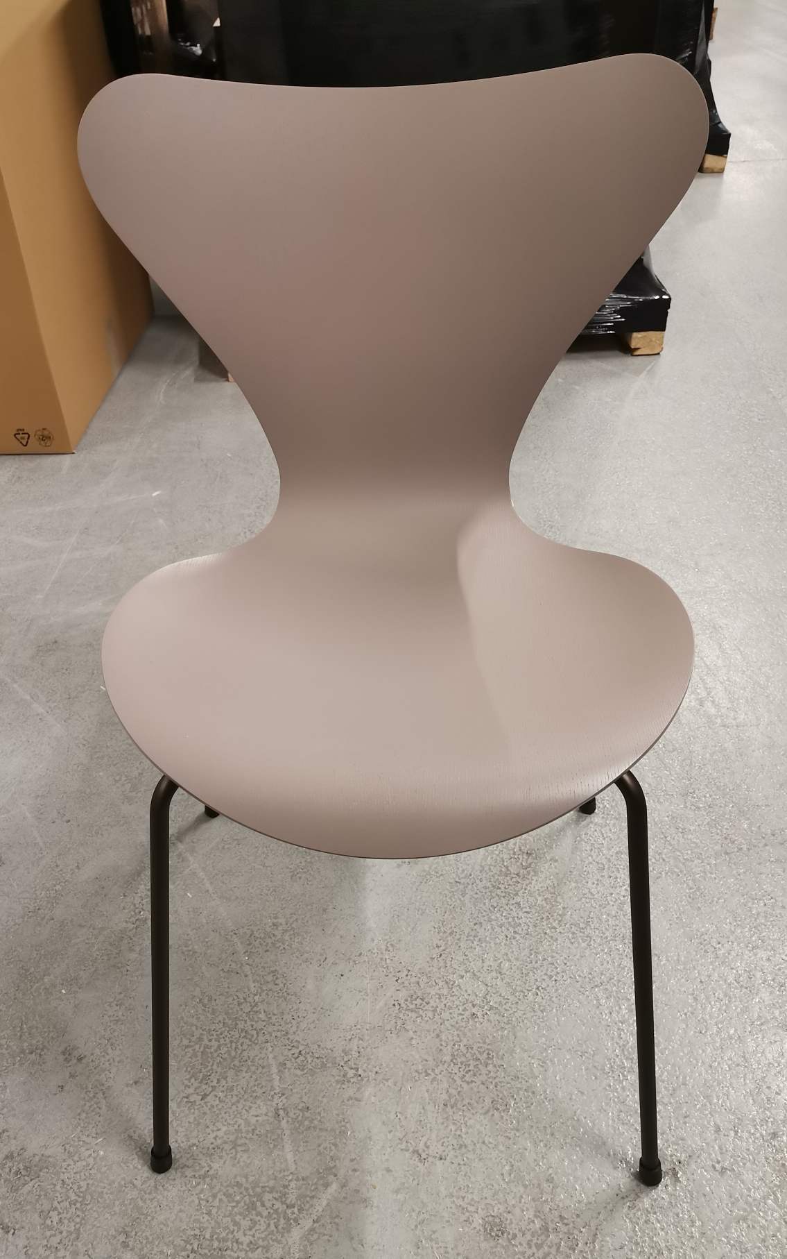 Siebener / Serie Stuhl 3107 Esche Deep Clay/Braunbronze SH 46 Fritz Hansen EINZELSTÜCK