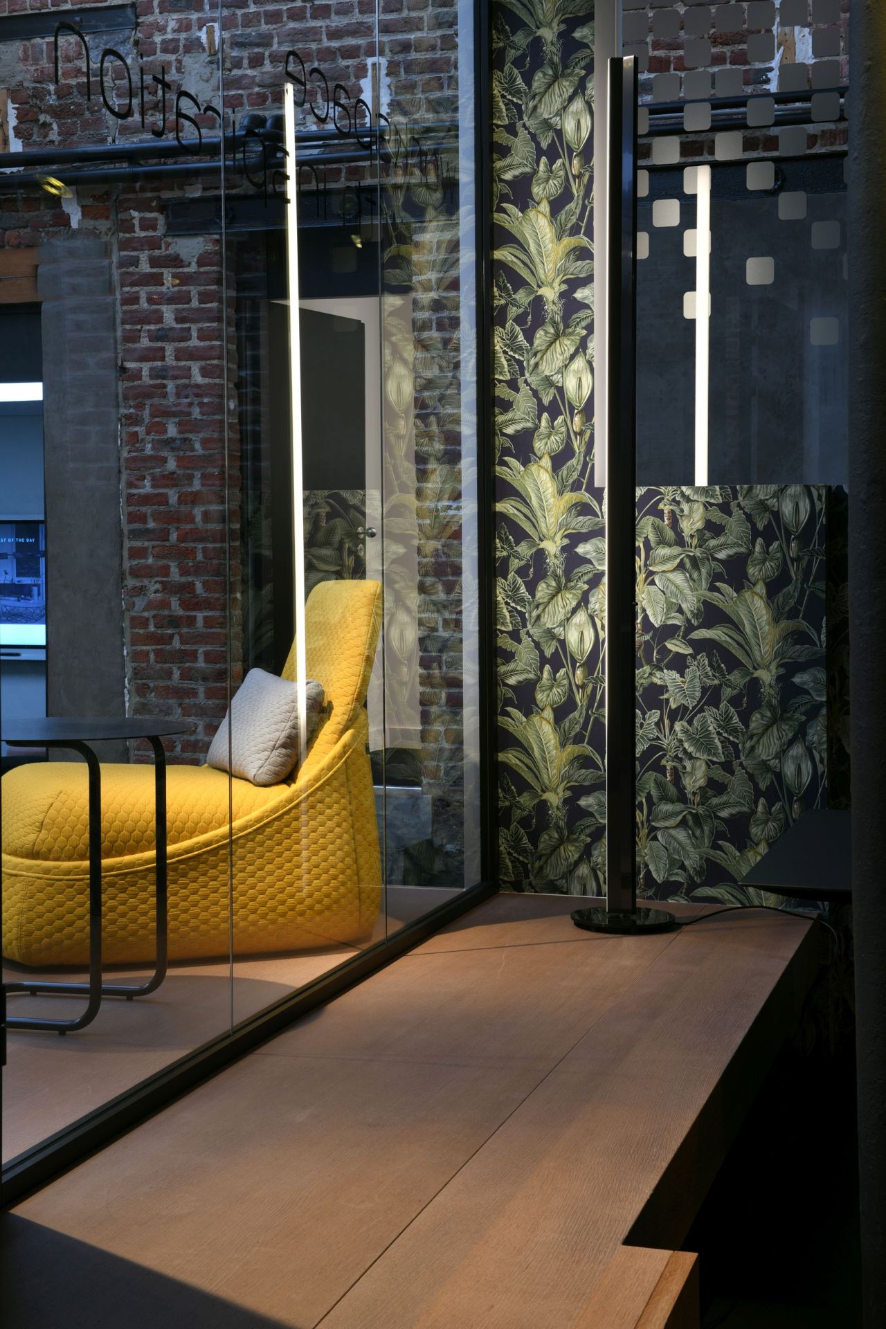 Ypsilon Stehleuchte Belux