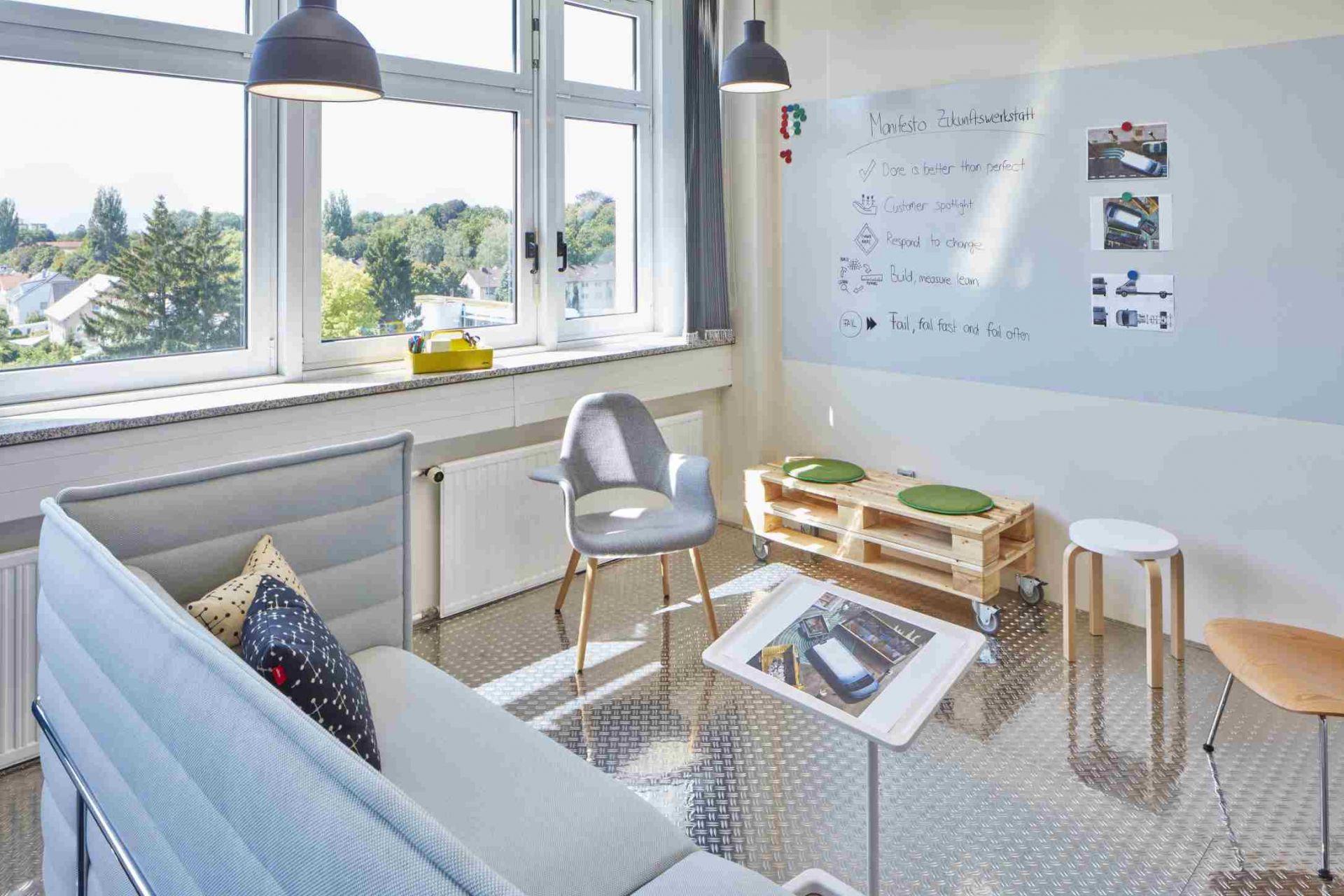 NesTable Beistelltisch Vitra Signalrot