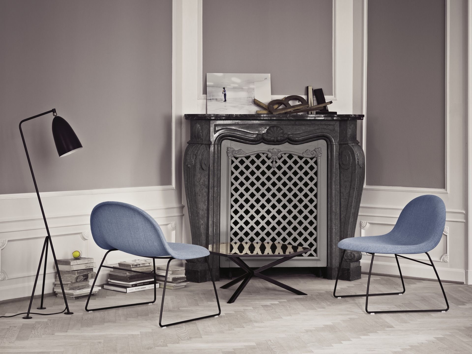 Gräshoppa / Grashoppa Stehleuchte Schwarz Gubi