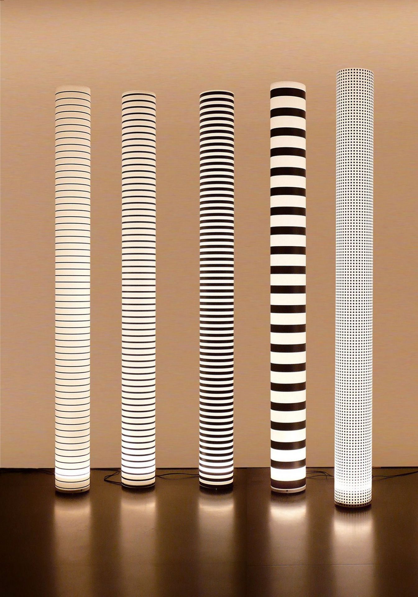 Collection Stehleuchte XL LED WFXL 200 inkl. STRIPES 4 / H 196 cm Chameledeon EINZELSTÜCK 