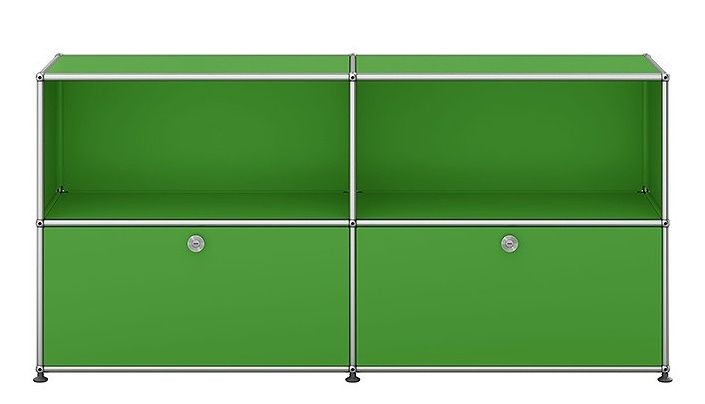 Grünes USM Haller Sideboard mit zwei Klappen und verchromtem Gestell für stilvolle Wohnraumgestaltung.