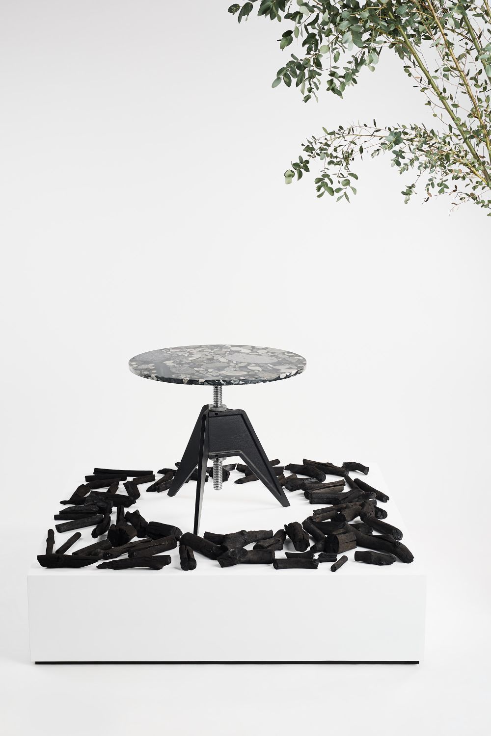 Screw Side Table 600 Tom Dixon