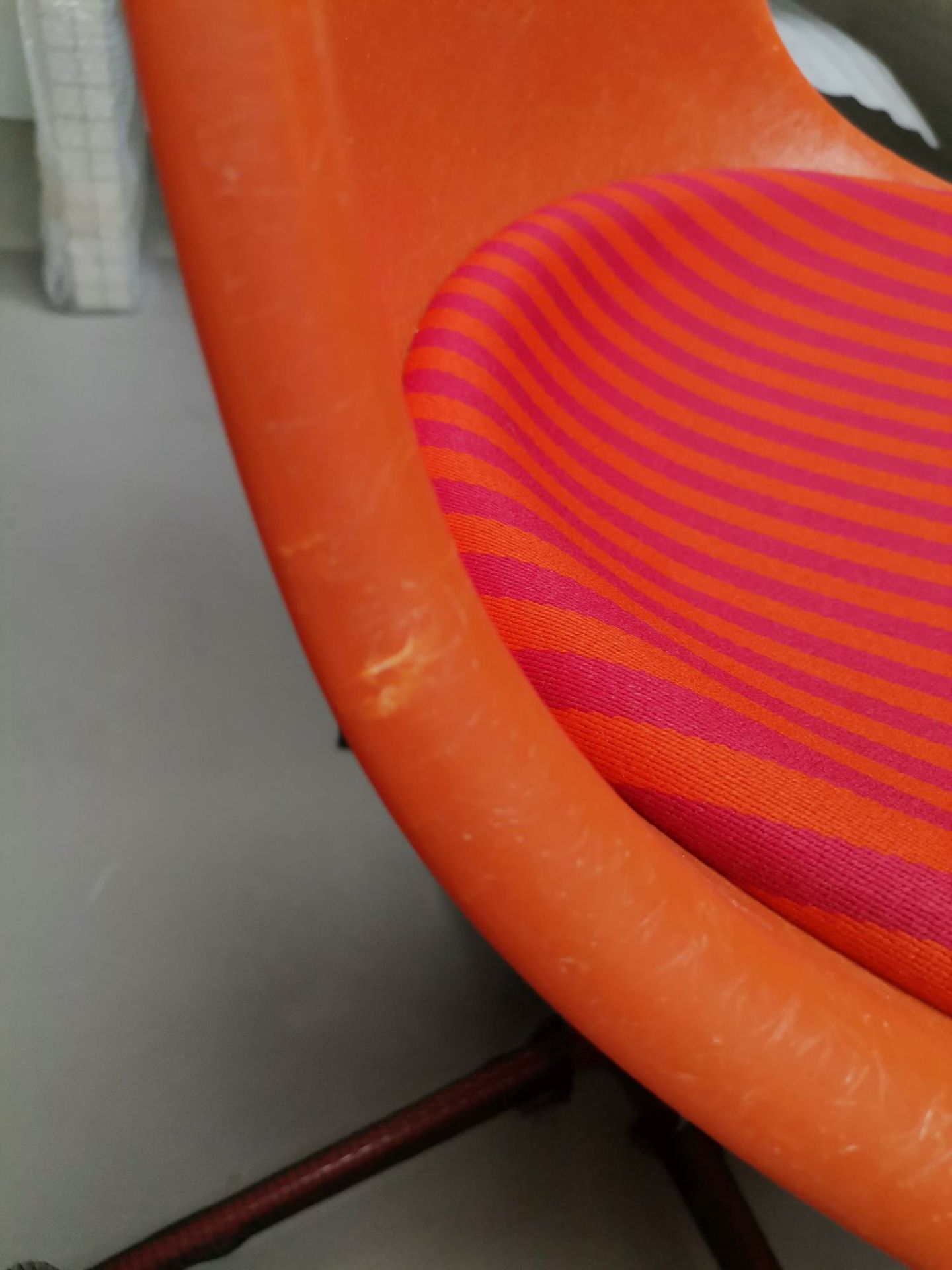 Eames Fiberglass Side Chair La Fonda Rot Orange Vitra LIMITED EDITION MÄNGELEXEMPLAR