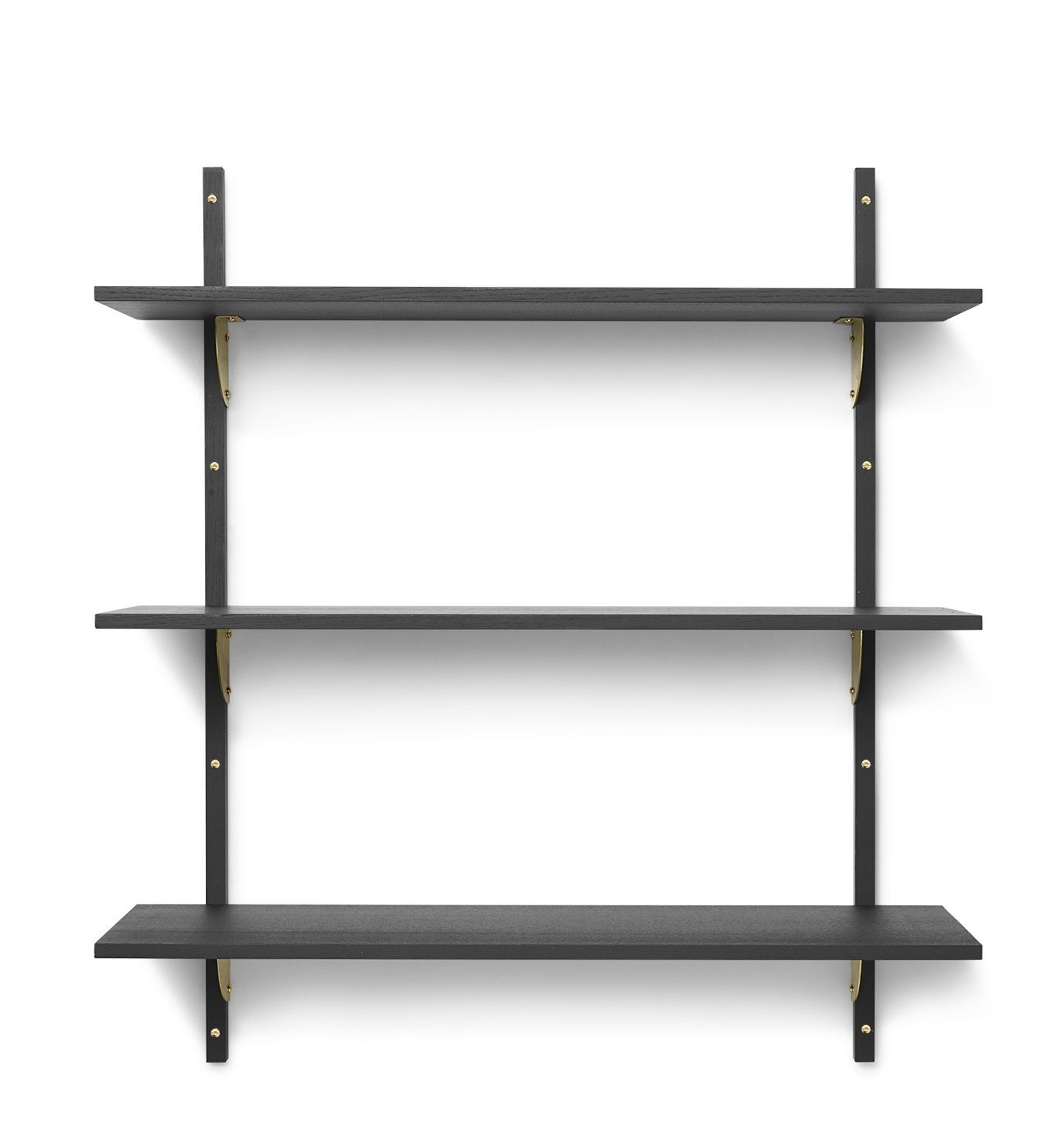 Schwarzes Ferm Living Wandregal "Sector Shelf" mit drei Ablageflächen und goldenen Halterungen.