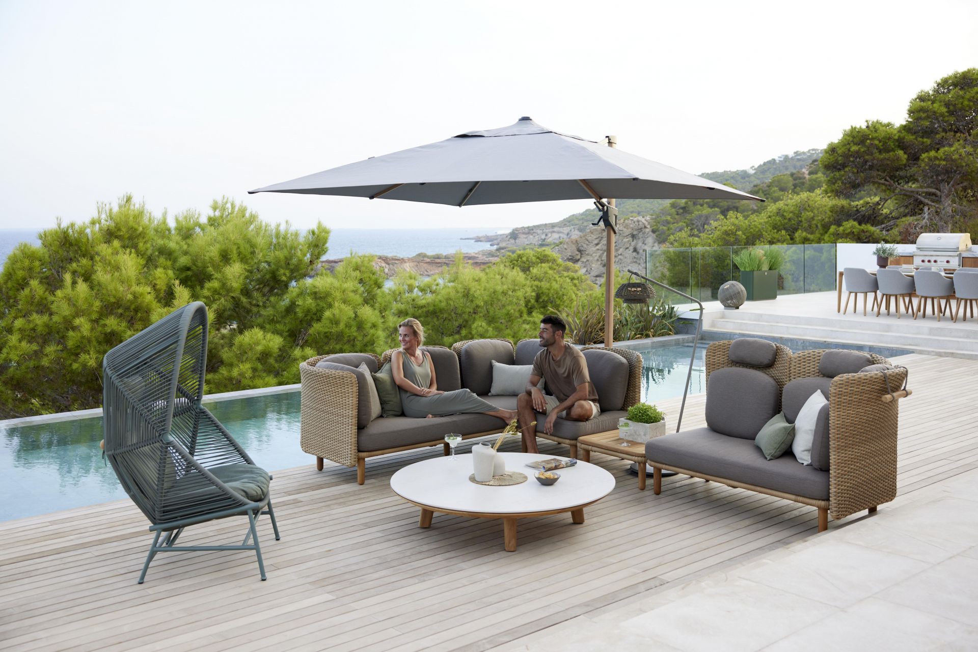 Arch Outdoor Couchtisch mit Teak Tischplatte Cane-Line