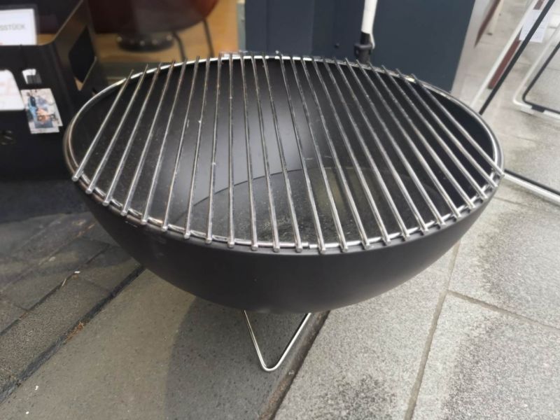 Bowl  Feuerschale mit Drahtfuß inklusive Grillrost höfats AUSSTELLUNGSSTÜCK