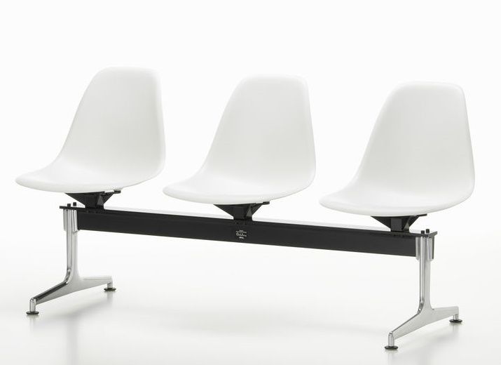 Eames Plastic Side Chair RE auf Traverse Vitra 