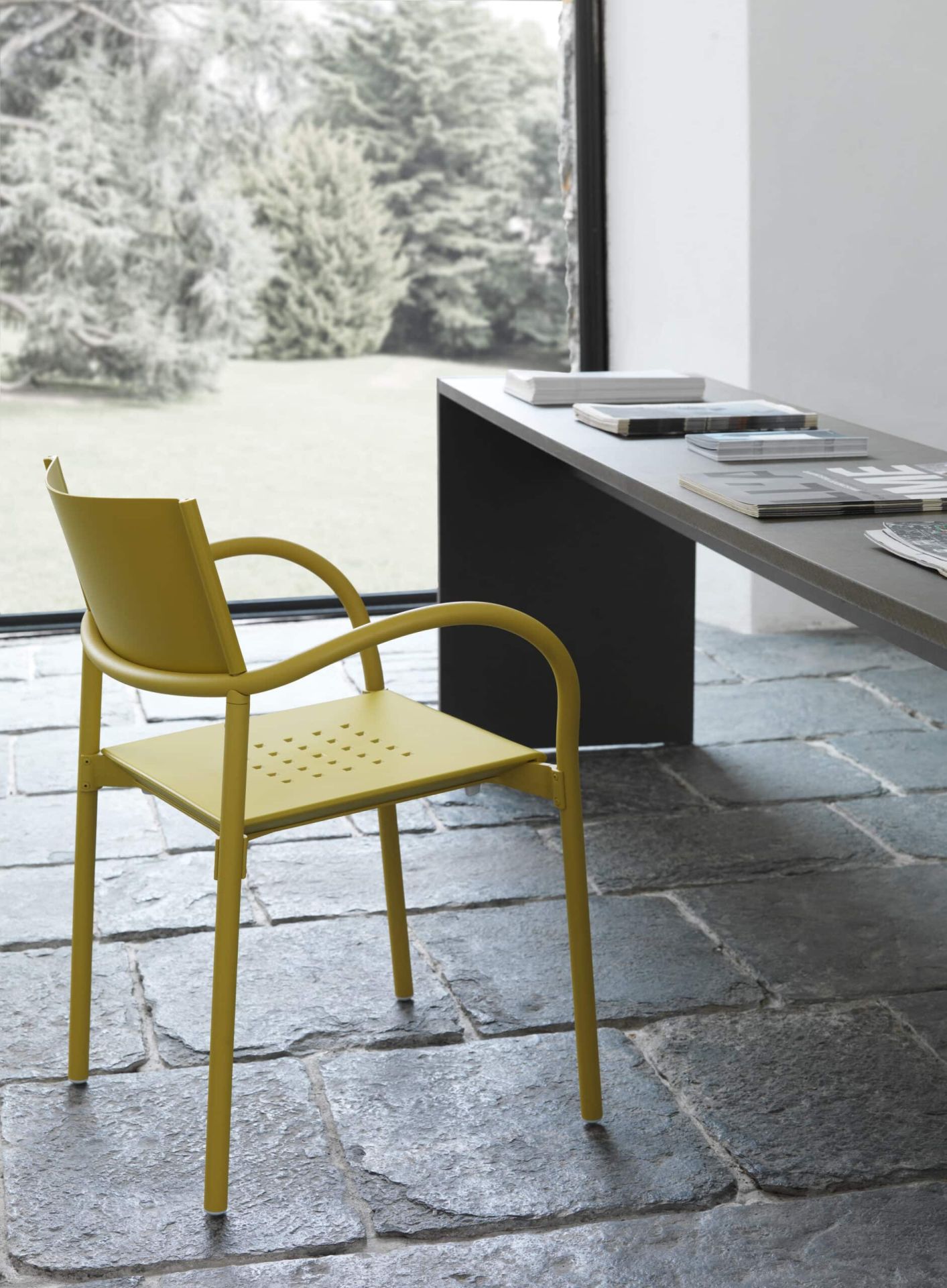 Breeze Stuhl Segis Schwarz Aluminium matt