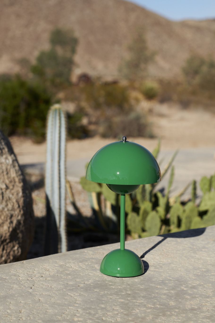 Flowerpot VP9 Portable Akkuleuchte / Tischleuchte mit USB AndTradition Signal grün