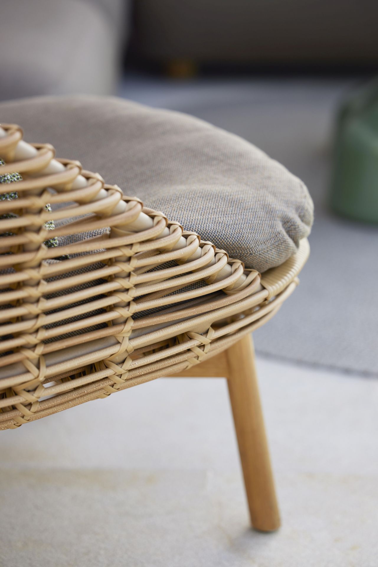 Hive Highbacksessel mit Beinen aus Teak Cane-Line