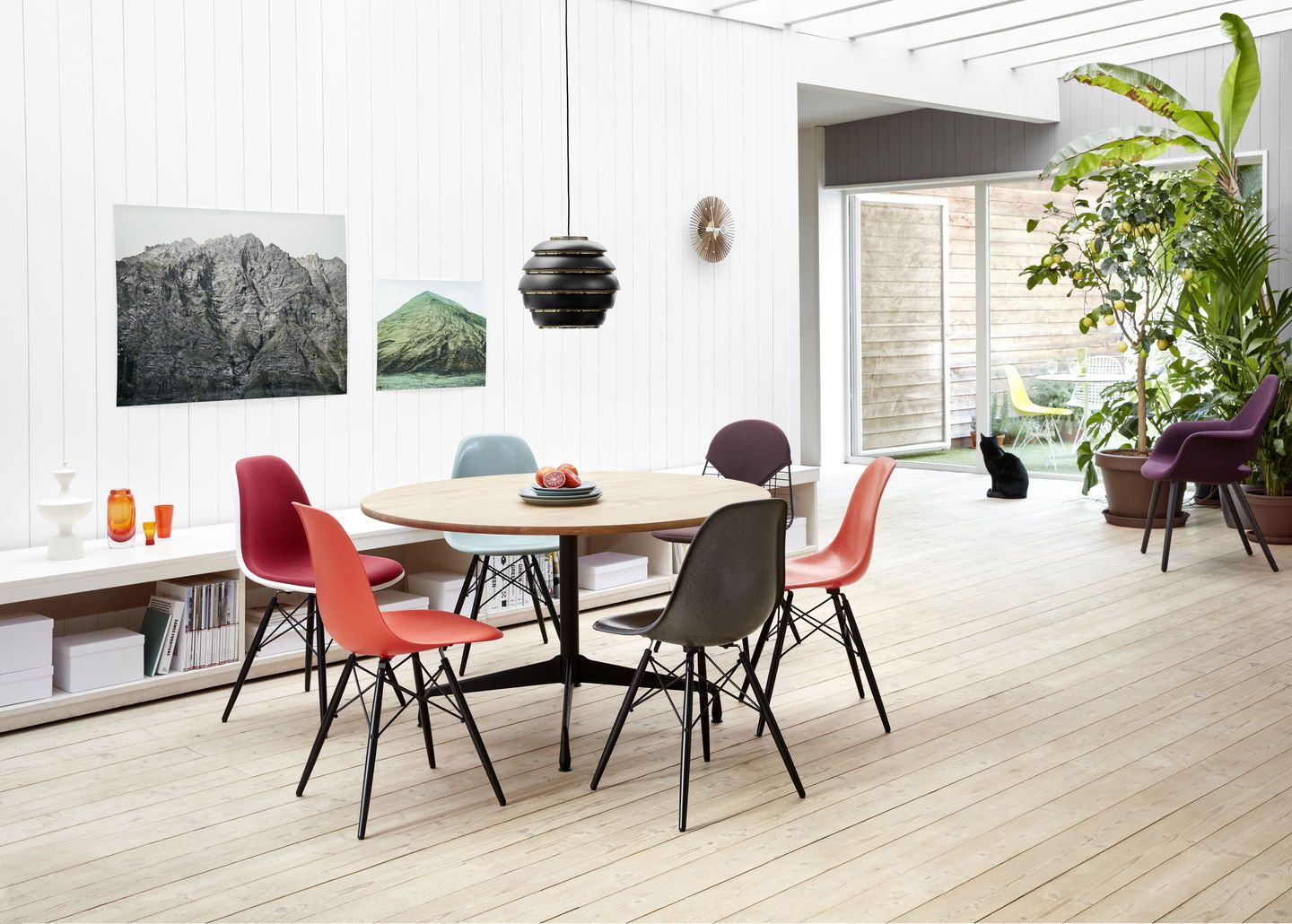 Eames Fiberglass Chair DSW Stuhl mit Sitzpolster Vitra