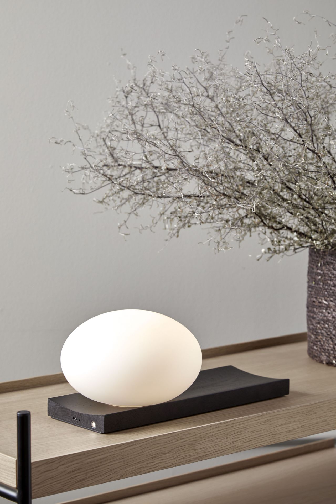 Dew Tisch und Wandleuchte Esche schwarz lackiert Woud