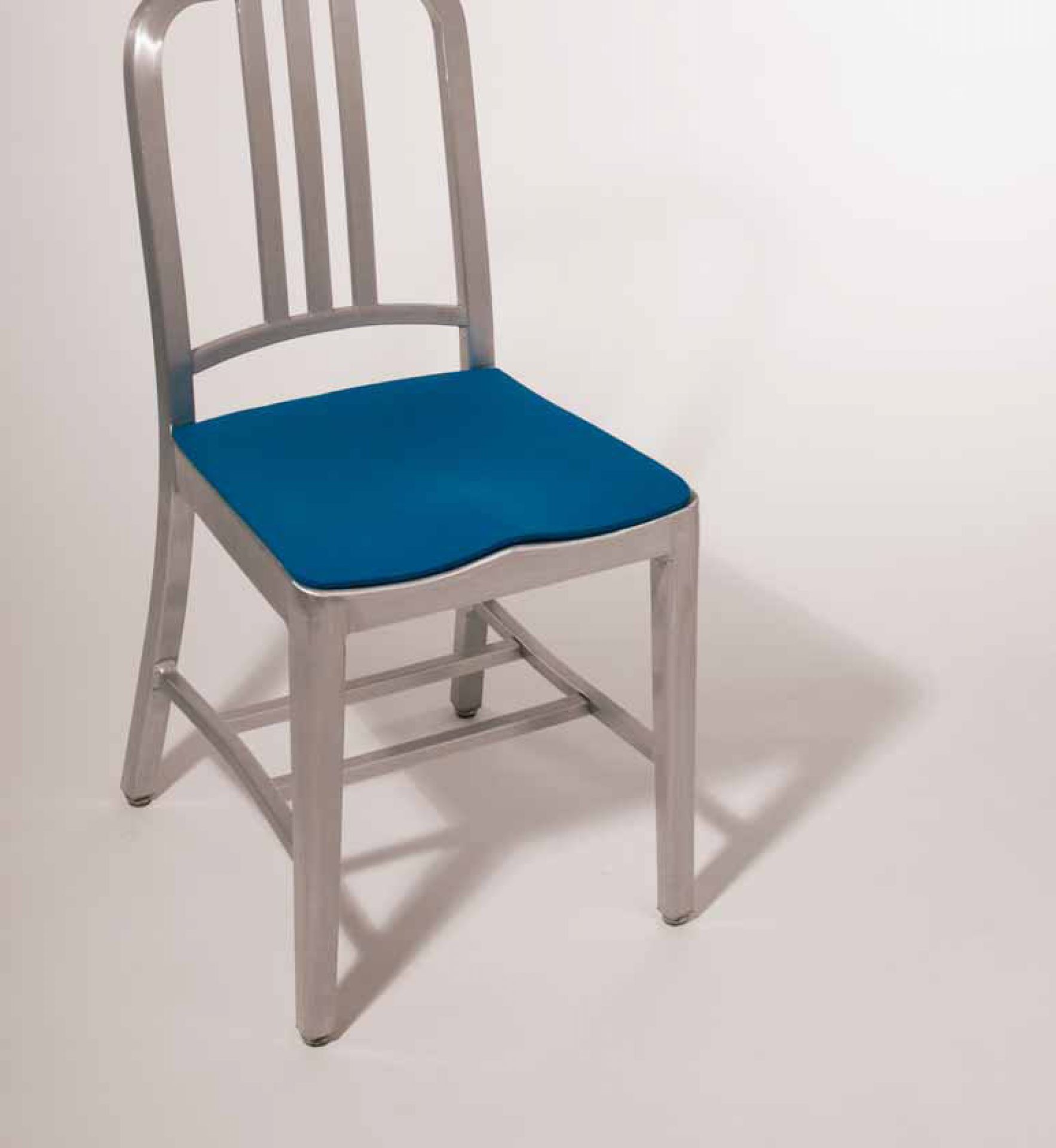 Blauer Filz Sitzauflage für Navy Chair, passend für Philippe Starck Parkhaus Berlin Stuhl.