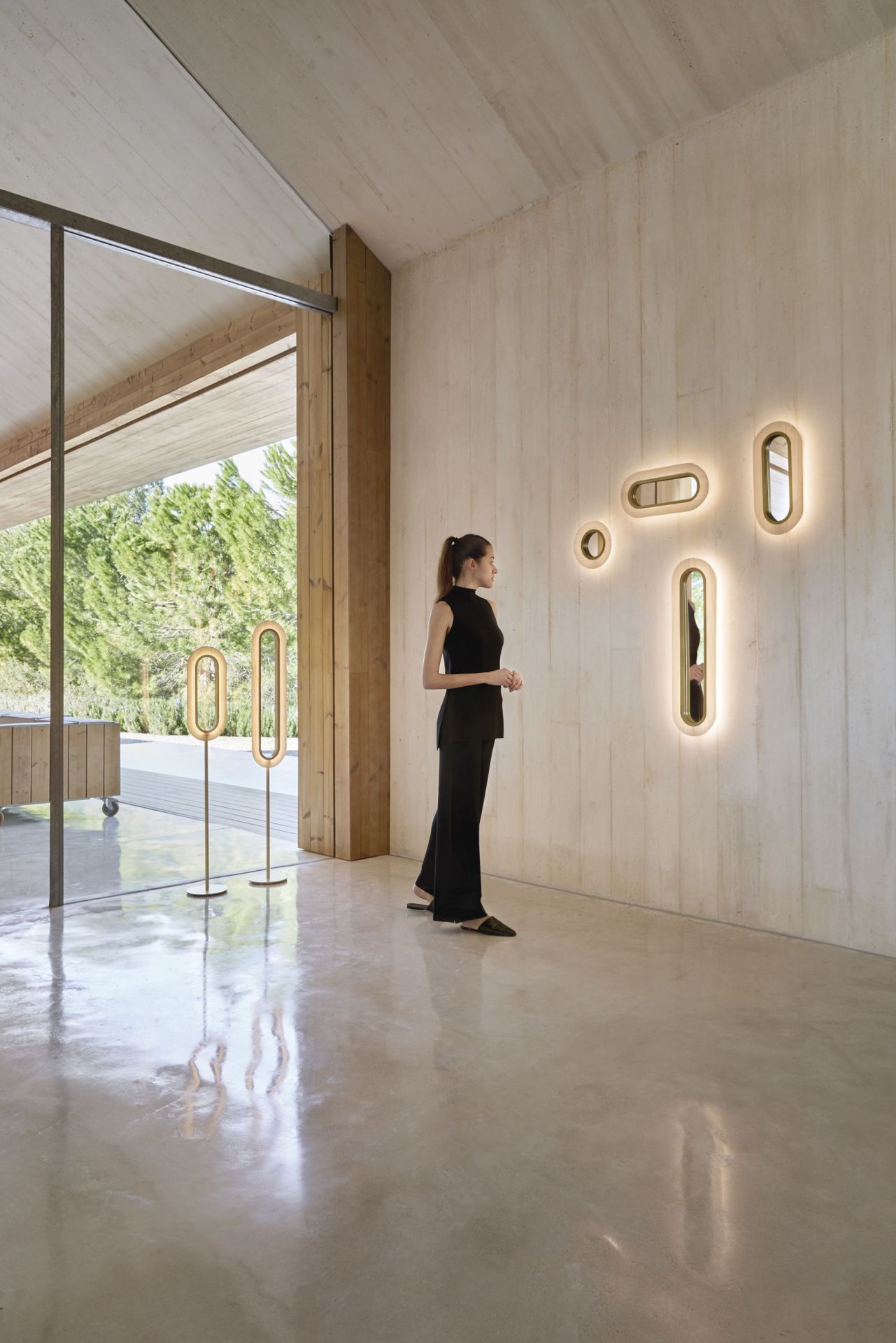 Lens LED Wandleuchte oval Metallring in Gold LZF Lamps