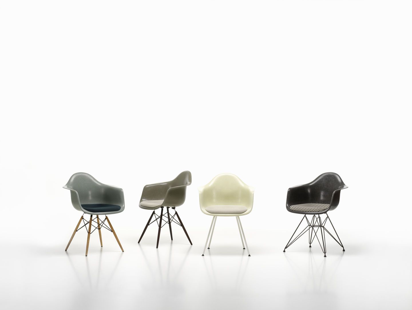 Eames Plastic Arm Chair DAX Stuhl Vitra