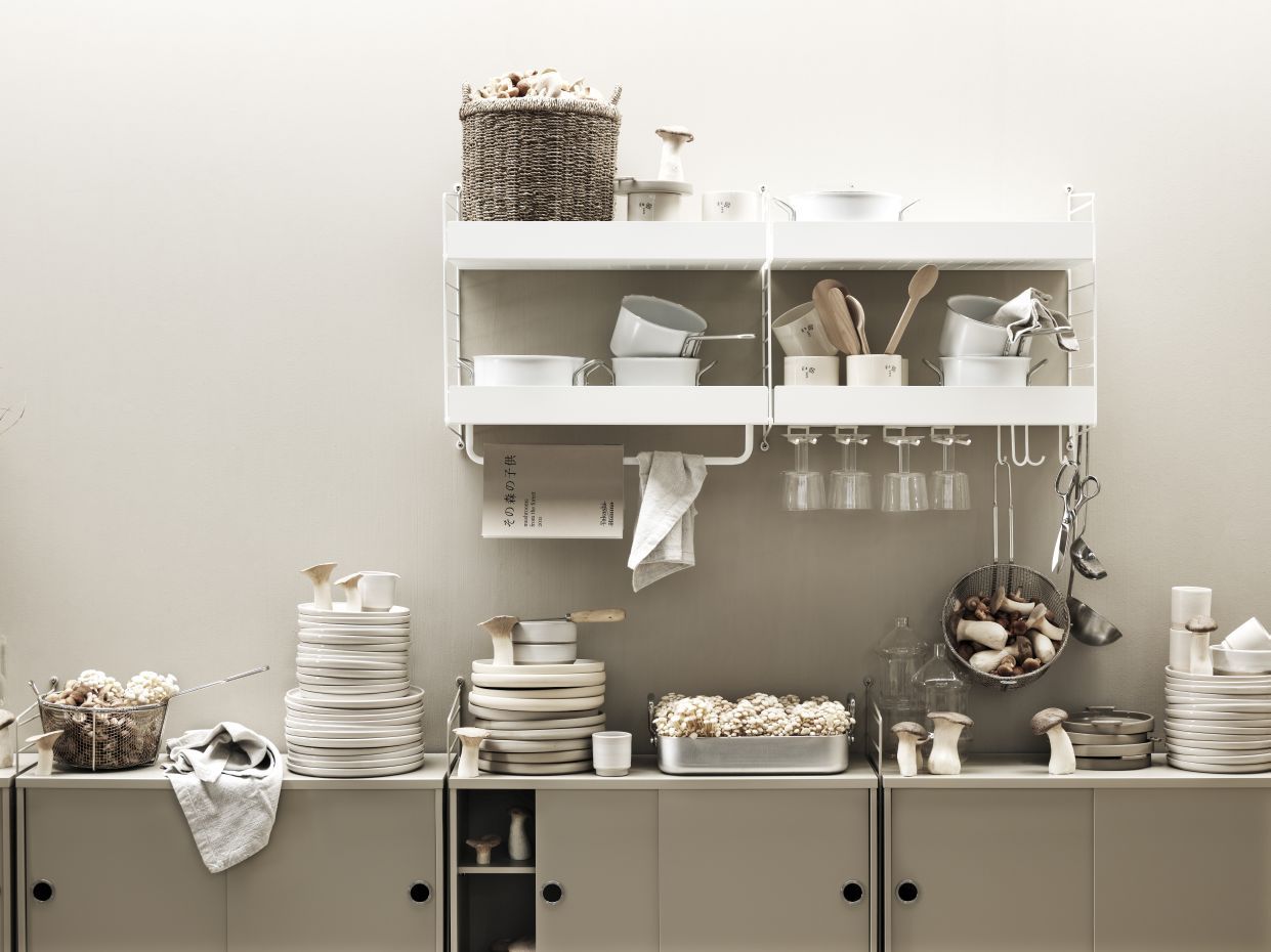 Einzelteil Regalboden aus Metall hohe Kante B 58 cm String Furniture    