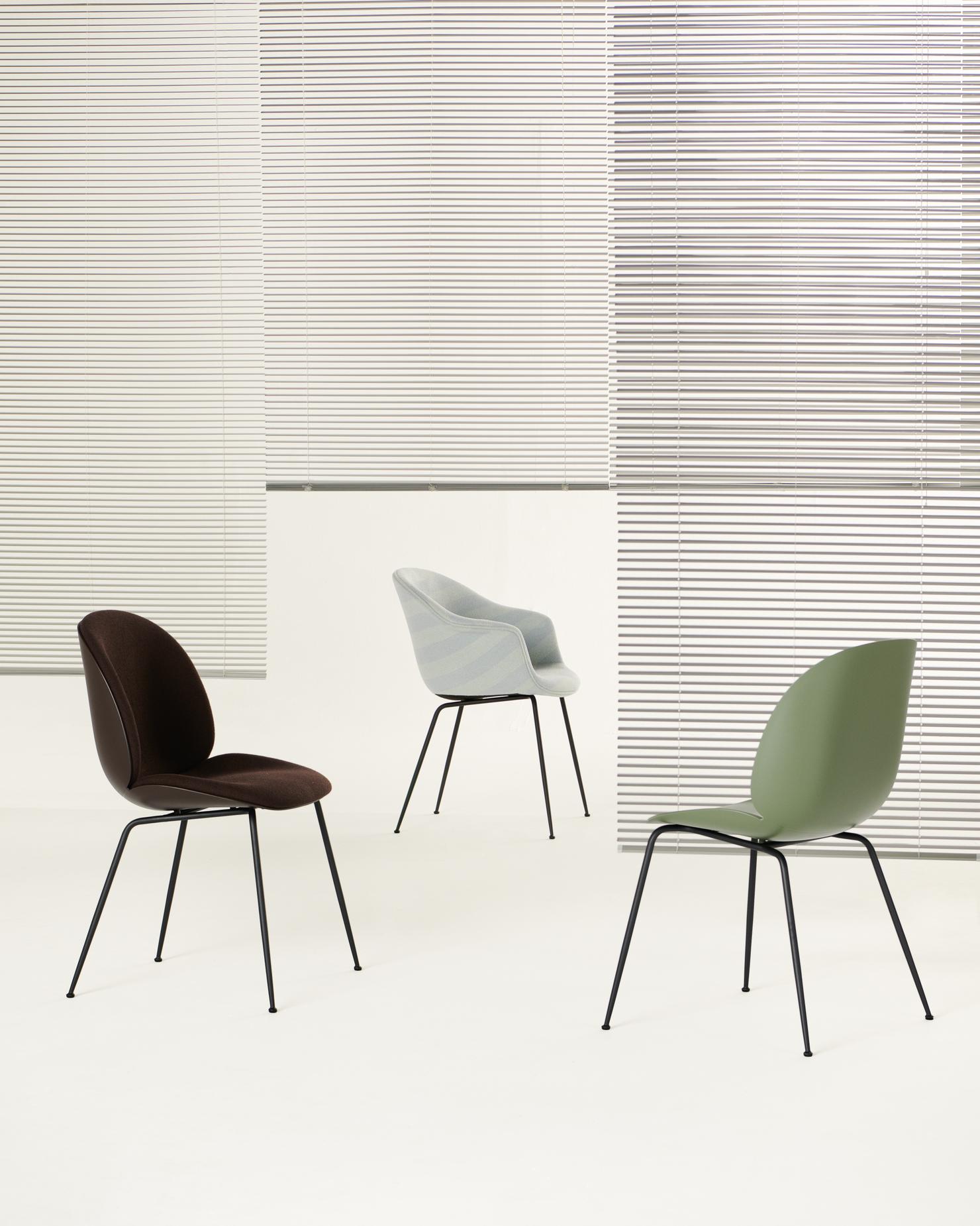 Bat Chair Esszimmerstuhl Indoor / Outdoor Gestell Schwarz Gubi 