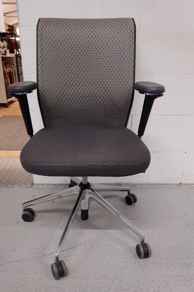 ID Chair - ID Mesh Bürodrehstuhl Vitra AUSSTELLUNGSSTÜCK / GEBRAUCHTMÖBEL