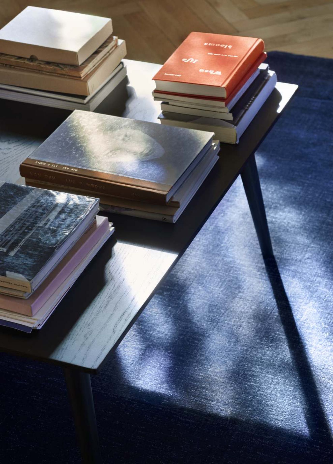 In Between Table SK23 / SK24 Couchtisch AndTradition