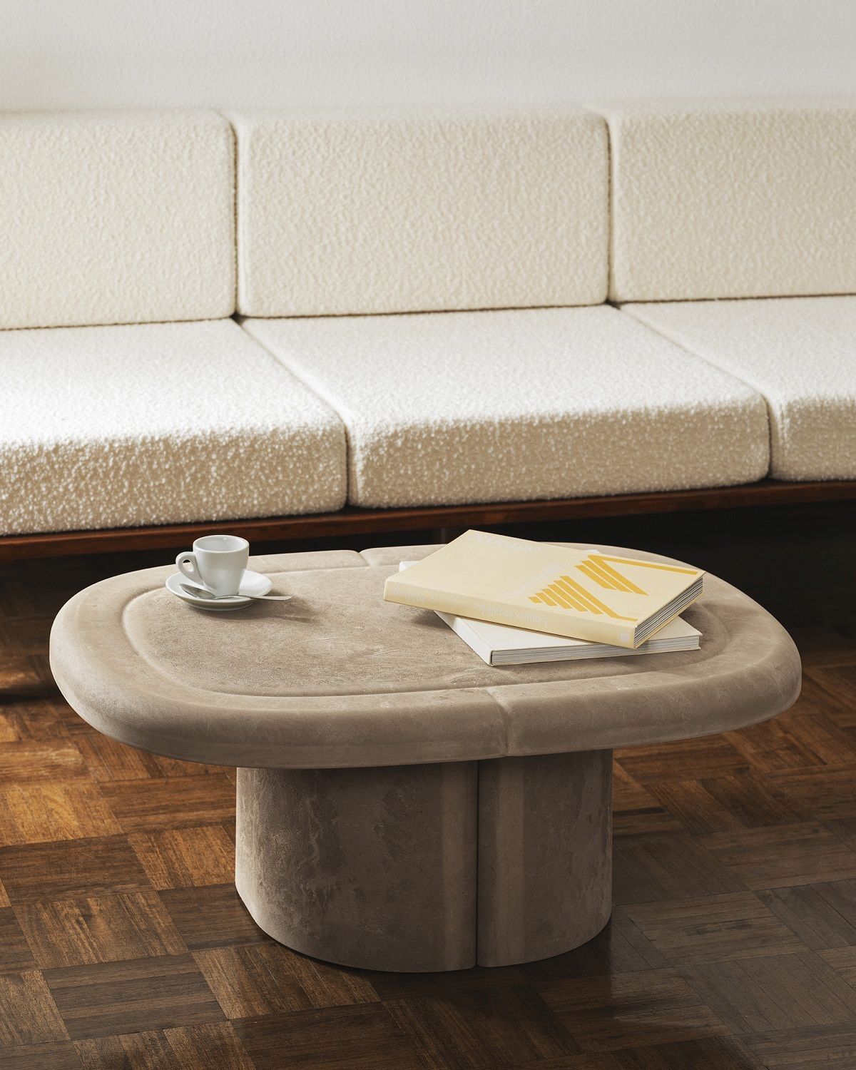 Alder Lounge Table Oval  Indoor / Outdoor Couchtisch Mater 