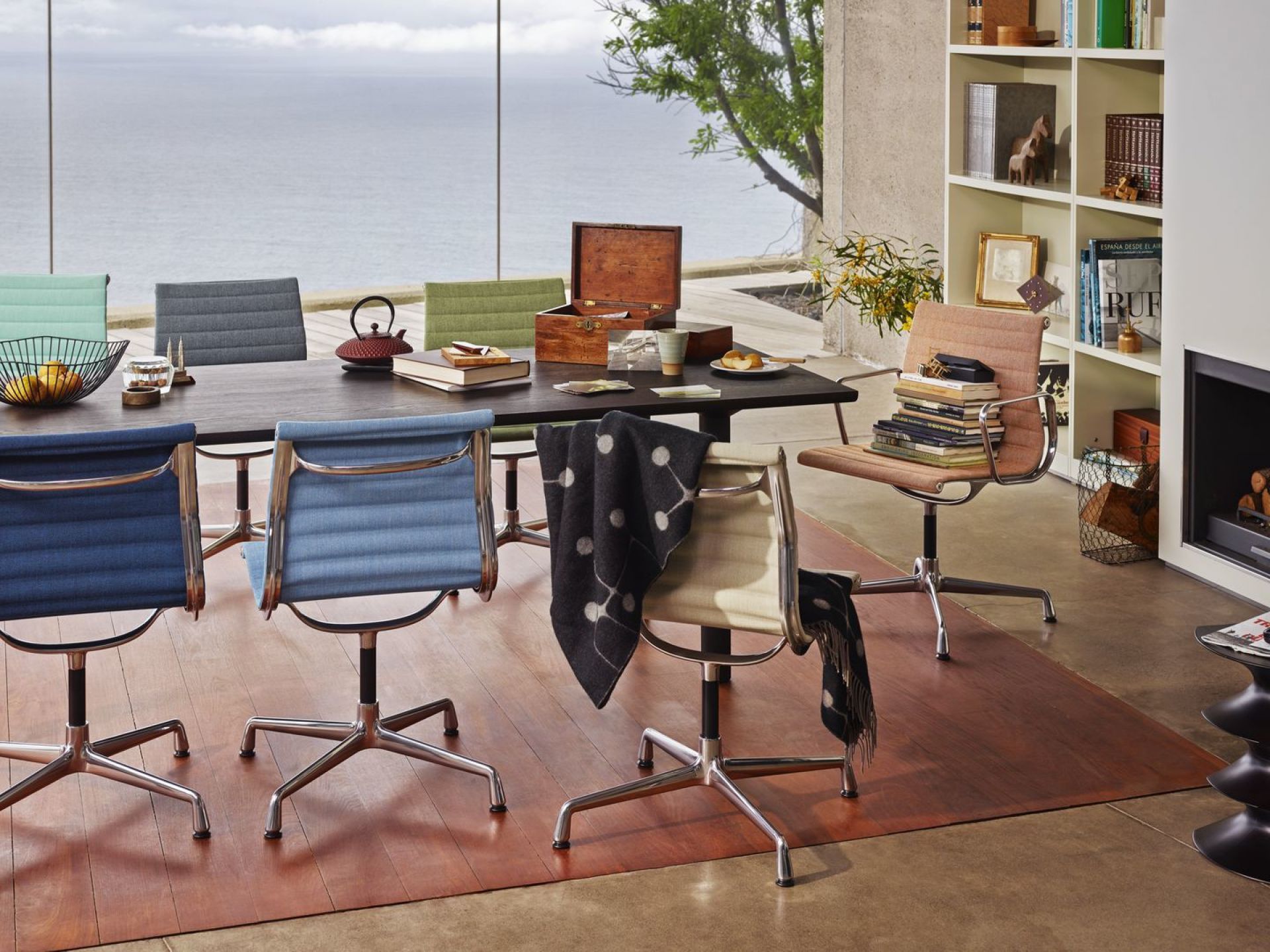 Aluminium Chair EA 104 / EA104 Stuhl Vitra