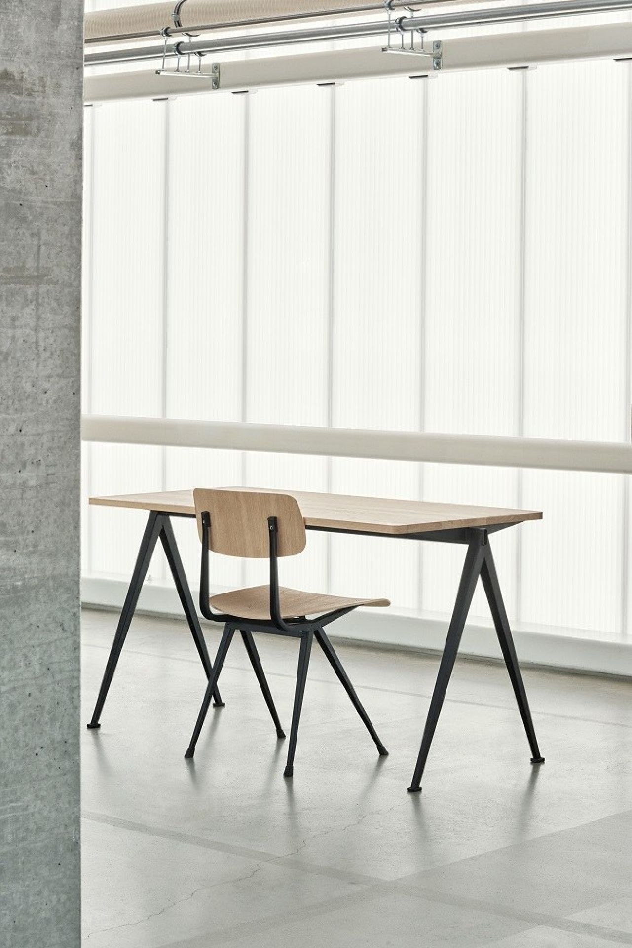 Pyramid Table 01 Tisch / Sekretär Hay