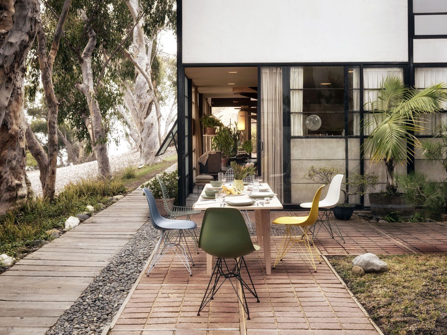Eames Plastic Side Chair DSR Stuhl mit Sitzpolster Vitra