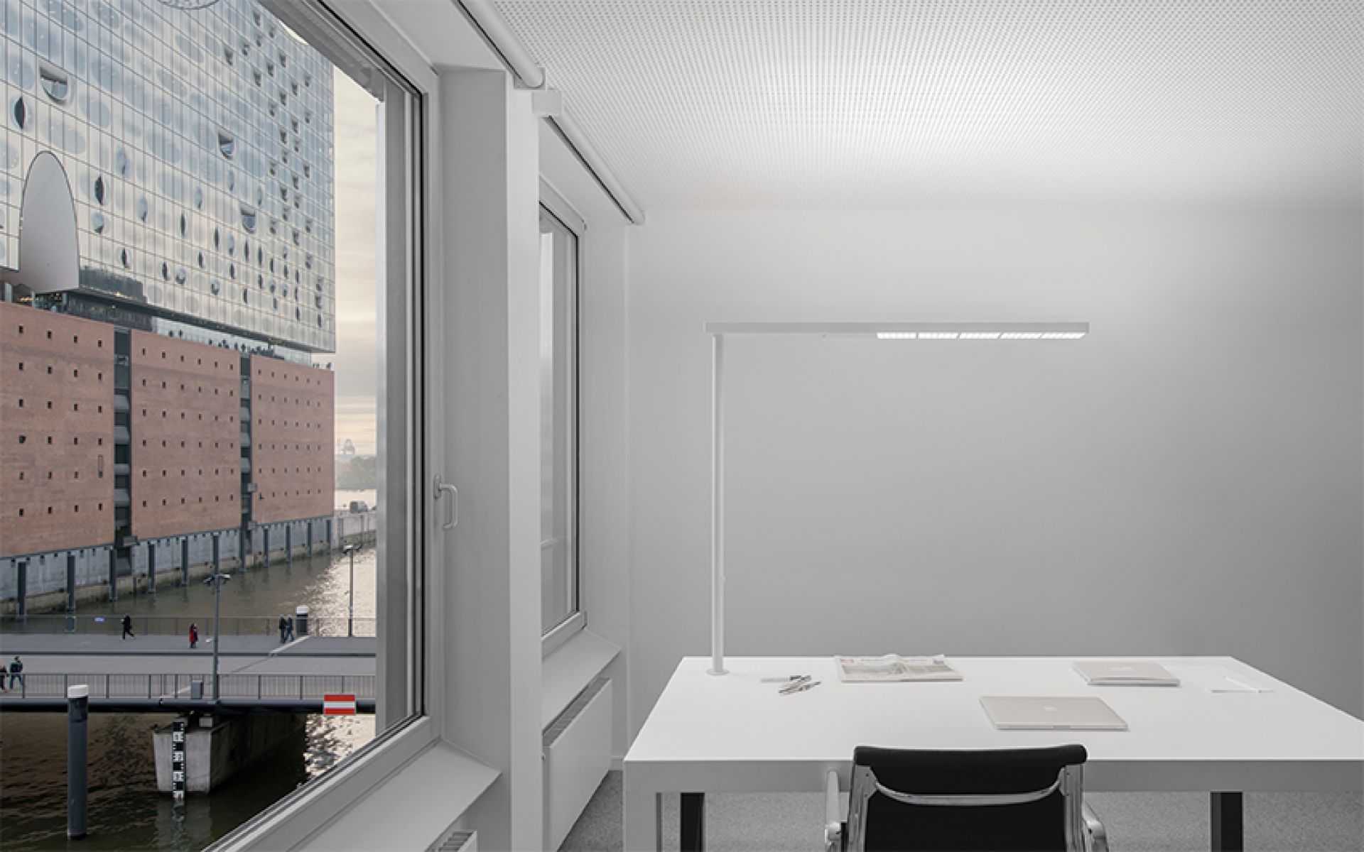 XT-A Plus 120 Floor Stehleuchte Grau