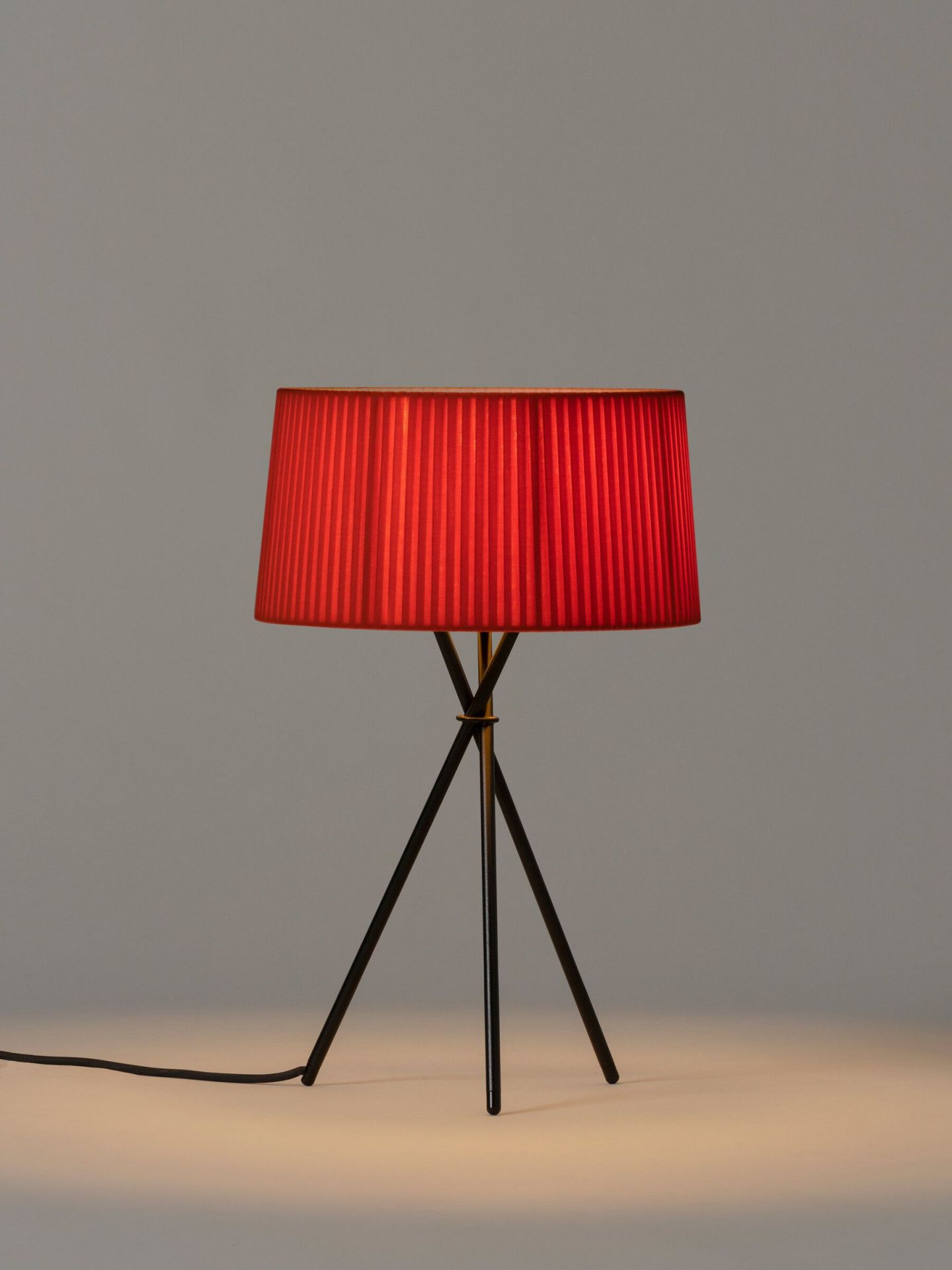 Tripode M3 Tischleuchte Bernsteinrot Santa & Cole