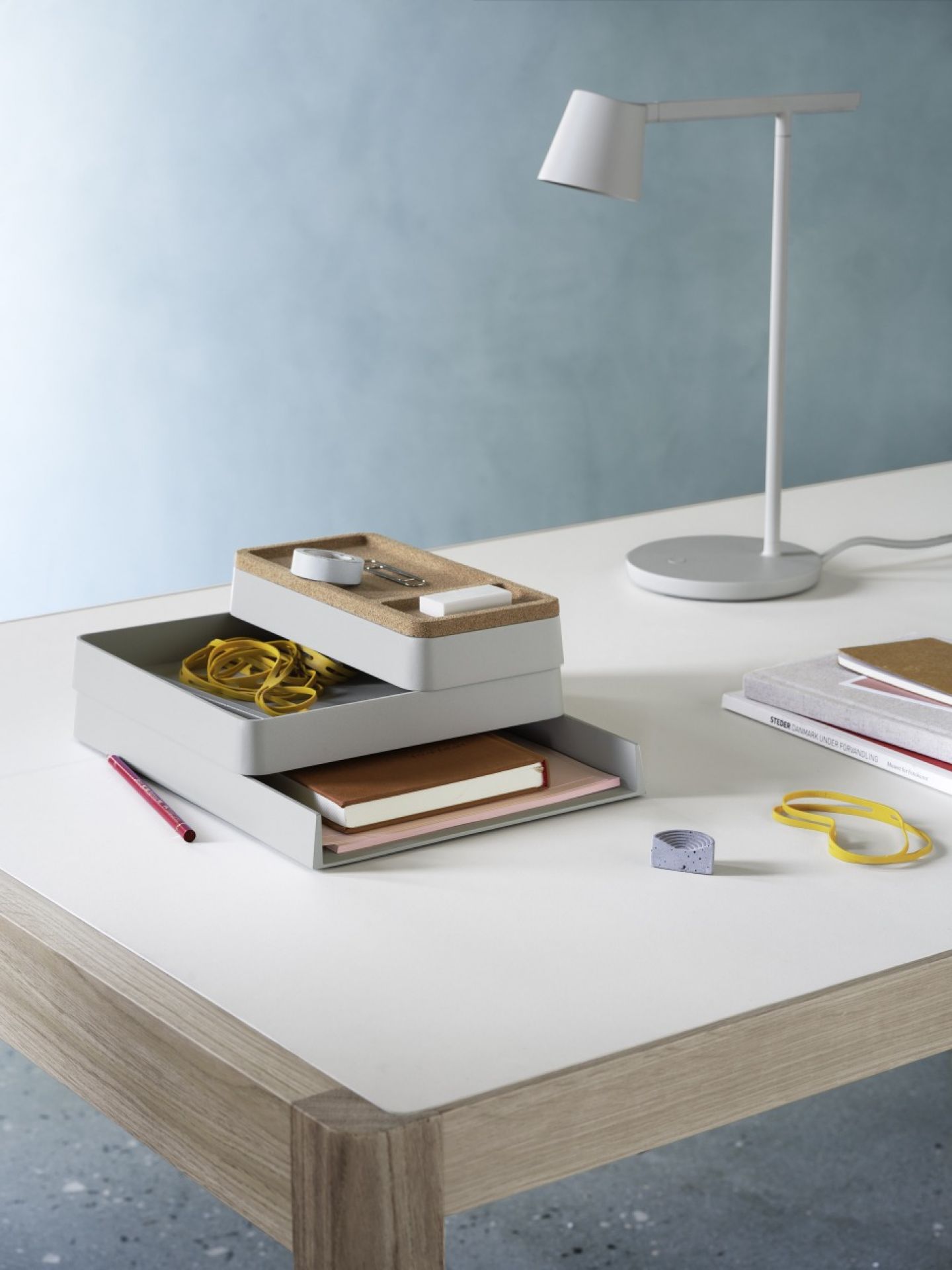 Arrange Desktop Serie Konfiguration 1  Muuto