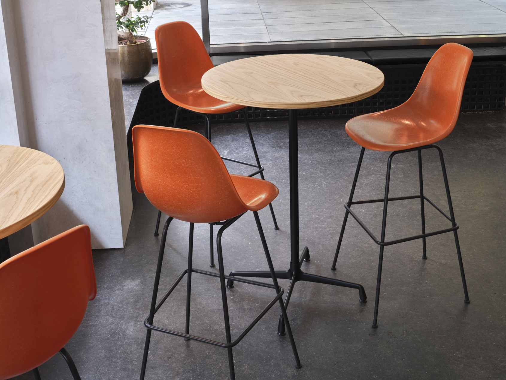 Eames Fiberglass Bar Stool High Barhocker Vitra
