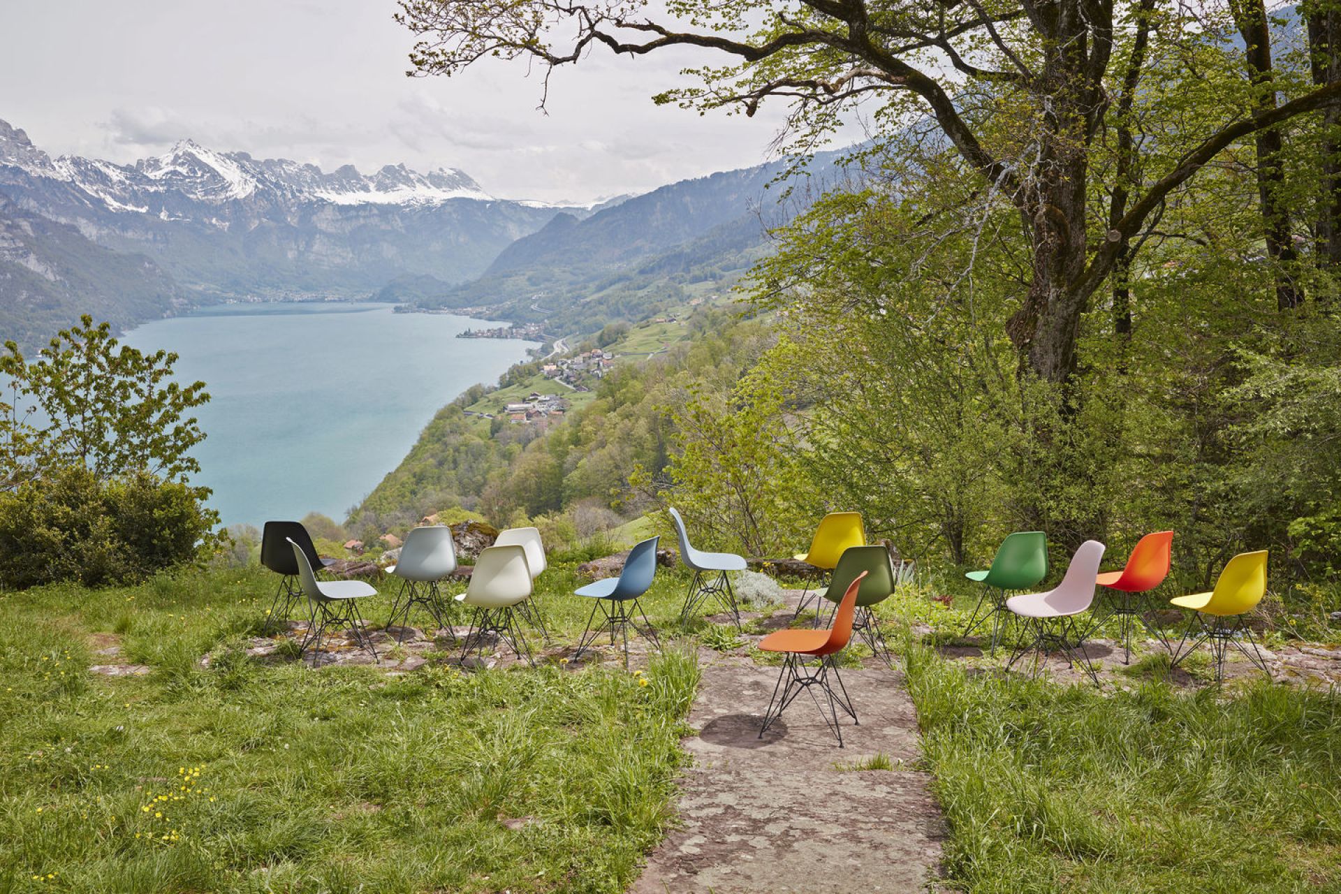 Eames Plastic Arm Chair DAW Stuhl Vitra Ahorn gelblich - Meerblau