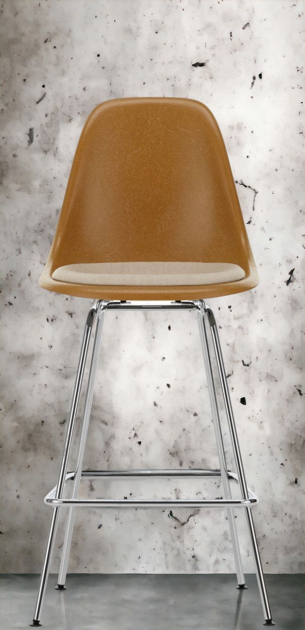 Eames Fiberglass Bar Stool Medium Barhocker mit Sitzpolster Vitra