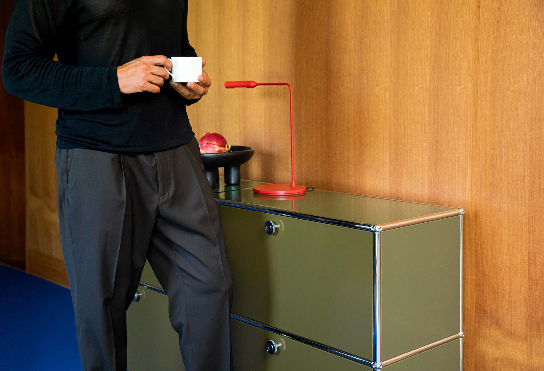 USM Haller Sideboard mit vier Klapptüren Olivgrün NEU STANDARDFARBE