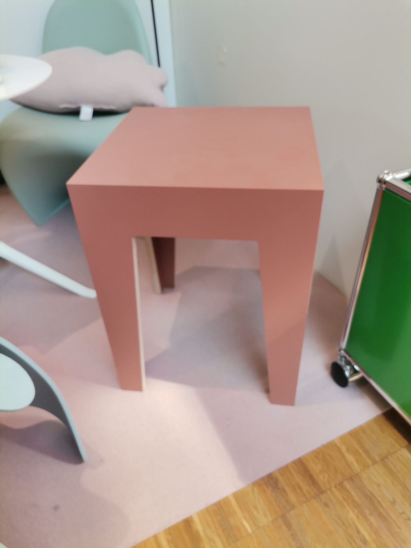 HENRIK Hocker TERRAKOTTA Das ganze Leben AUSSTELLUNGSSTÜCK 