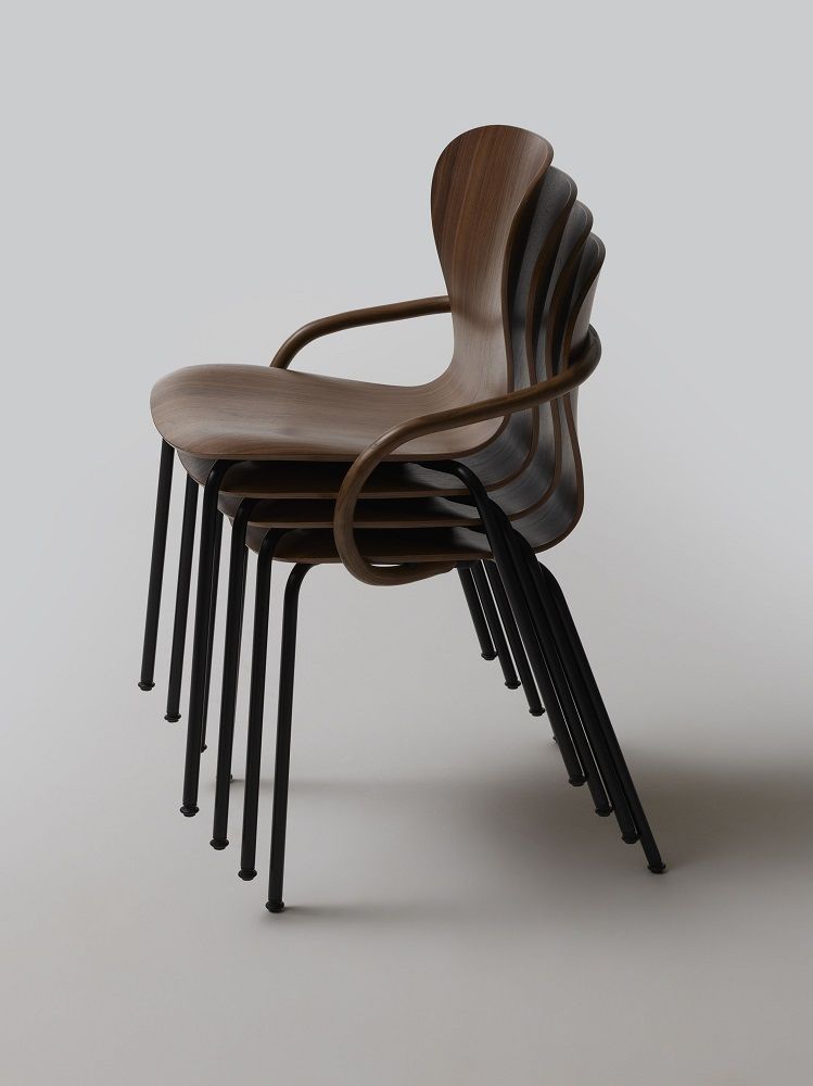 S 220 F Formholzstuhl / Stuhl mit Armlehne Thonet