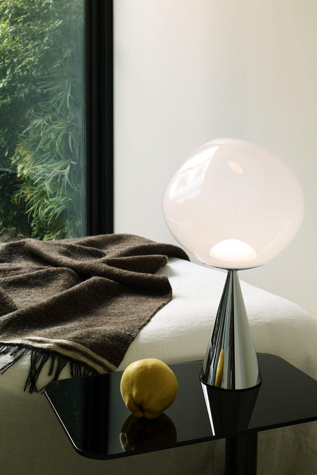 Melt Cone Fat Tischleuchte silber - opal Tom Dixon